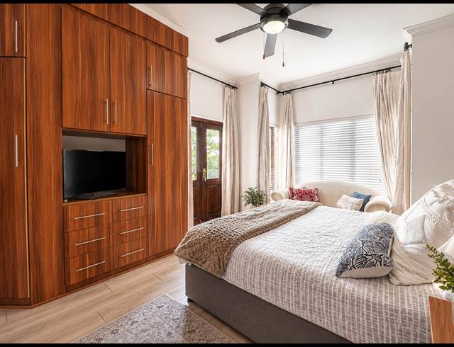 5 BEDROOM GOLF ESTATE FOR SALE IN BLUE VALLEY GOLF ESTATE
